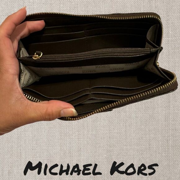 Michael Kors Abbey Medium Studded Backpack & wallet - Picture 6 of 7